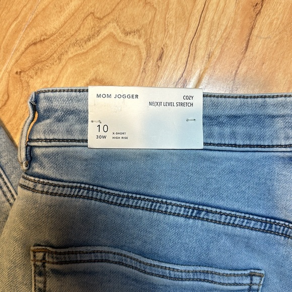 American Eagle Mom Jogger Jeans size 10 NWT - Picture 4 of 11